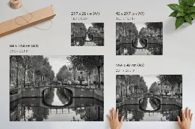 Plakatas juodai balti tiltai ir miesto kanalai