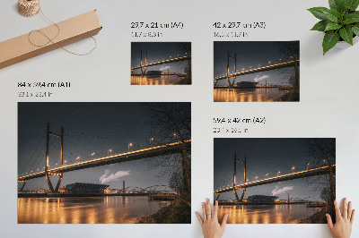 Plakatas Tiltas naktį modernioje struktūroje, ramioje atmosferoje