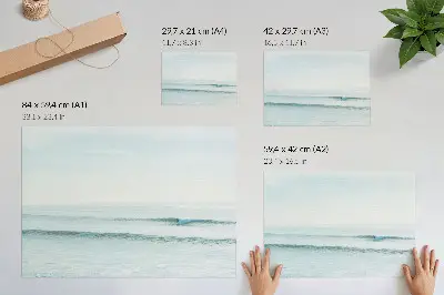 Plakatas ant drobės vandenyno bangos su banglentininku, ramus minimalistinis stilius