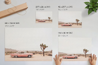 Plakatas ant drobės Retro automobilis dykumoje šalia vienišo medžio