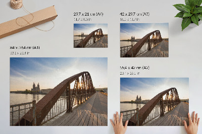 Plakatas metalinis tiltas katedra upė ramus saulėlydis
