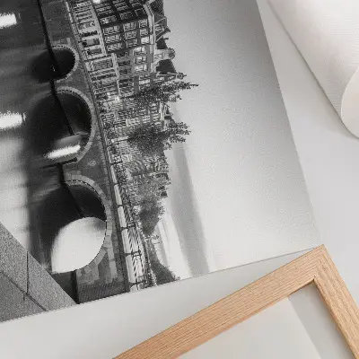 Plakatas ant drobės su vaizdu į elegantiškus tiltus, klasikinę architektūrą ir kanalus