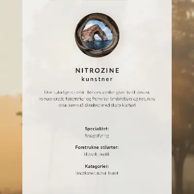 Plakatas simetriški beržai rūko šviesoje rudens alėjoje
