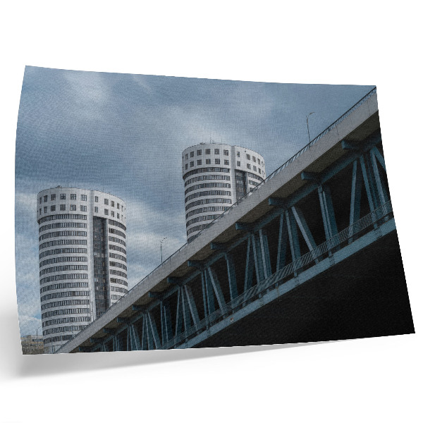 Plakatas Tiltas ir dangoraižiai modernumas simetrija elegancija