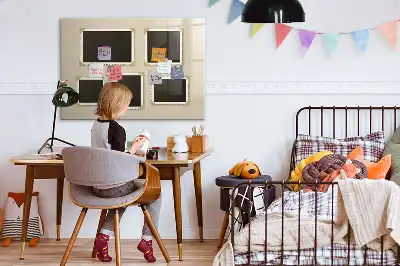 Magnetinė rašymo lenta su retro stiliaus rėmeliais