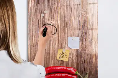Magnetinė sauso valymo lenta su čili pipirų ant medinės lentos motyvu