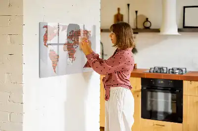 Magnetinė rašymo lenta pasaulio žemėlapis ant plytų