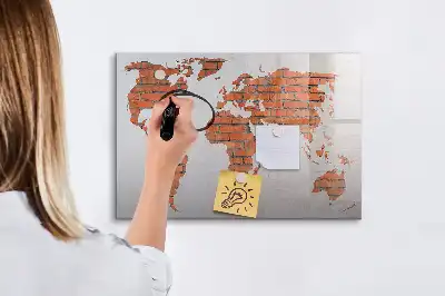 Magnetinė rašymo lenta pasaulio žemėlapis ant plytų