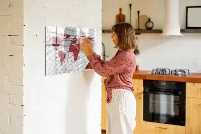Magnetinė piešimo lenta su pasaulio žemėlapio ant plytų sienos motyvu
