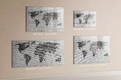 Magnetinė rašymo lenta pasaulio žemėlapis ant plytų sienos
