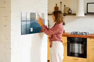 Magnetinė rašymo lenta su kraštovaizdžio abstrakcijos motyvu