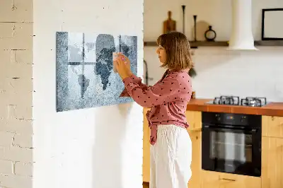 Magnetinė piešimo lenta su nupieštu pasaulio žemėlapio motyvu