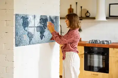 Magnetinė piešimo lenta su nupieštu pasaulio žemėlapio motyvu