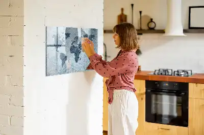 Magnetinė piešimo lenta su nupieštu pasaulio žemėlapio motyvu