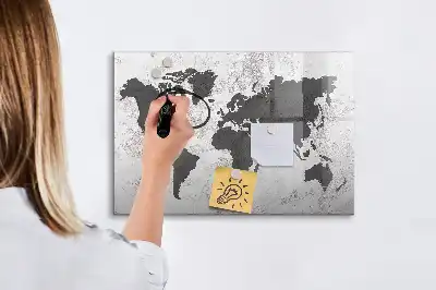 Magnetinė rašymo lenta pasaulio žemėlapis ant betono
