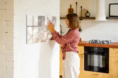 Magnetinė piešimo lenta su smulkių baltų gėlių raštu
