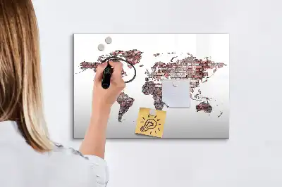 Magnetinė rašymo lenta pasaulio žemėlapis ant plytų