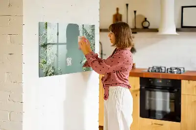 Magnetinė piešimo lenta su subtilių gėlių motyvu