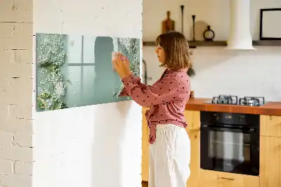 Magnetinė piešimo lenta su subtilių gėlių motyvu