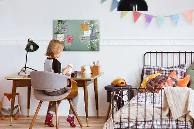 Magnetinė piešimo lenta su subtilių gėlių motyvu