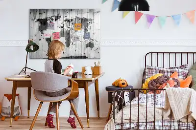 Magnetinė piešimo lenta pasaulio žemėlapis ant medžio