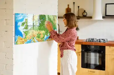 Magnetinė piešimo lenta su geografinio pasaulio žemėlapio motyvais