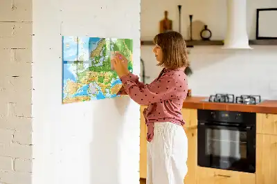 Magnetinė piešimo lenta su geografinio pasaulio žemėlapio motyvais