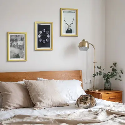 3 paveikslų rinkinys su rėmais miško peizažas rūke su mėnulio fazėmis ir elnio kaukole