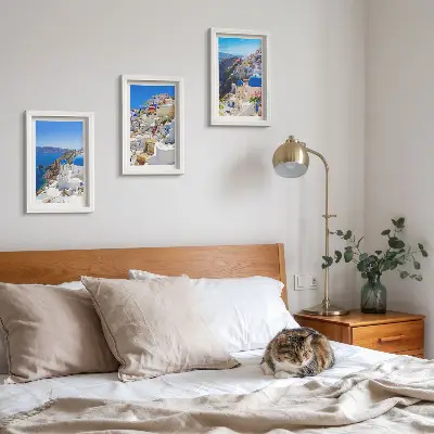 3 paveikslų rinkinys su rėmais su Oia miesto, Santorinio ir Graikijos architektūros kraštovaizdžiais