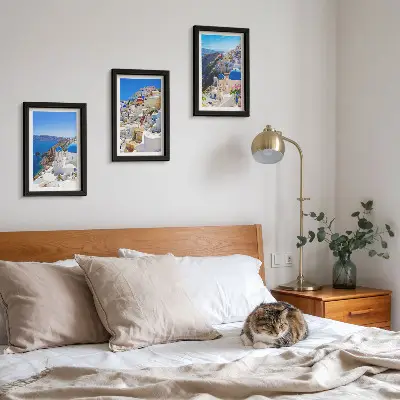3 paveikslų rinkinys su rėmais su Oia miesto, Santorinio ir Graikijos architektūros kraštovaizdžiais