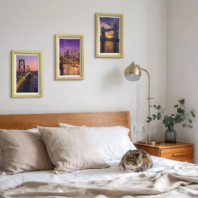 Įrėmintų paveikslų rinkinys su saulėlydžio tiltais ir miesto peizažais