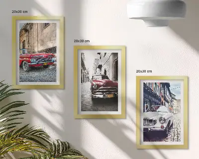 3 paveikslų rinkinys su rėmais klasikiniai automobiliai miesto gatvėse įvairių spalvų