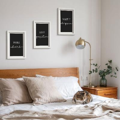 3 paveikslų rinkinys su rėmais Elegantiški motyvuojantys šūkiai juodame fone