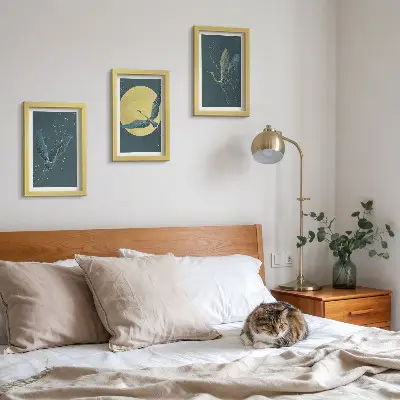 Įrėmintų paveikslų rinkinys kranų paukščiai mėnulio ir žvaigždžių fone