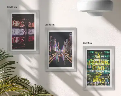 Įrėmintų paveikslų rinkinys neoninis naktinis miesto vaizdas su atspindžiais upėje
