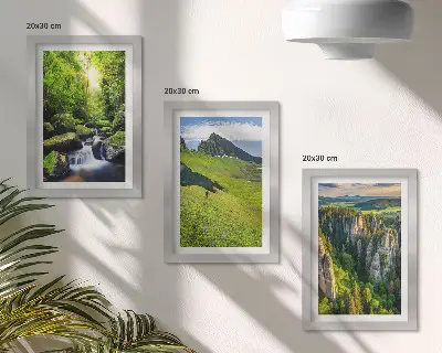 Žali kalnų peizažai su kriokliu ir mišku trijų dalių paveikslų rinkinys su rėmais
