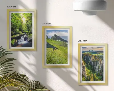 Žali kalnų peizažai su kriokliu ir mišku trijų dalių paveikslų rinkinys su rėmais