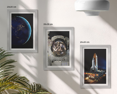 Įrėmintų paveikslų rinkinys Kosmoso vaizdai su Žeme, astronautu ir raketa