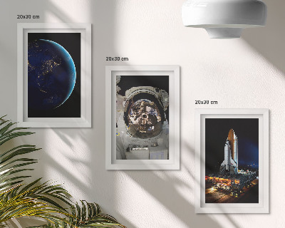 Įrėmintų paveikslų rinkinys Kosmoso vaizdai su Žeme, astronautu ir raketa