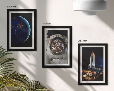 Įrėmintų paveikslų rinkinys Kosmoso vaizdai su Žeme, astronautu ir raketa