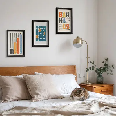 Įrėmintų paveikslų rinkinys su Bauhaus stiliaus geometrinių raštų plakatais