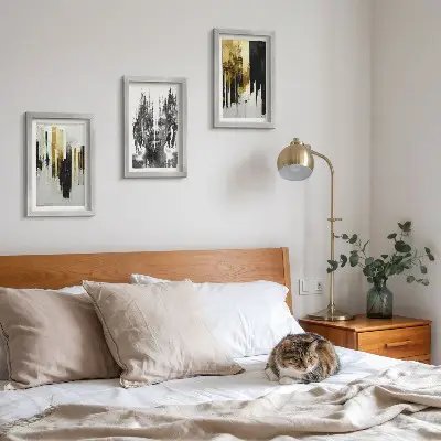 Kontrastingos abstrakcijos su portretais ir architektūra 3 paveikslų rinkinys su rėmais