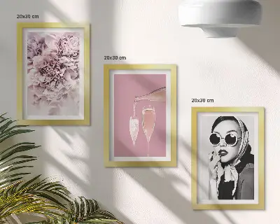 Įrėmintų paveikslų rinkinys rožinės gėlės ir elegantiška moteris