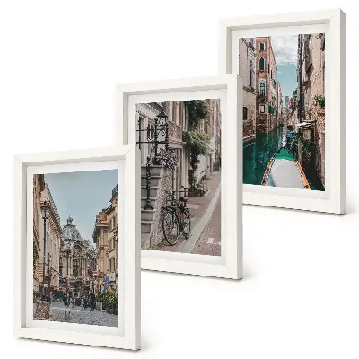 3 paveikslų rinkinys su rėmais vaizduojantis Venecijos miesto gatves su architektūra ir vandeniu