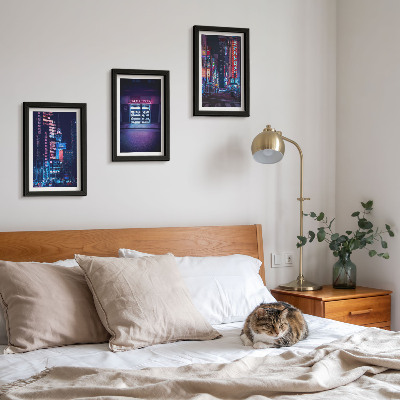 Įrėmintų paveikslų rinkinys Naktinis miestas su neoninėmis šviesomis ir įėjimu į kiną