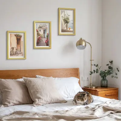 Žavingos pajūrio gatvelės su gėlėmis ir dviračiais 3 paveikslų rinkinys su rėmais