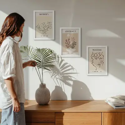 Įrėmintų paveikslų rinkinys su moderniais augalų motyvais ir linijomis