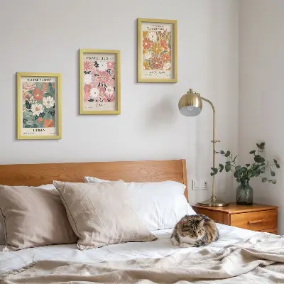 Įrėmintų paveikslų rinkinys gėlių raštų Londono, Tokijo ir Amsterdamo plakatai