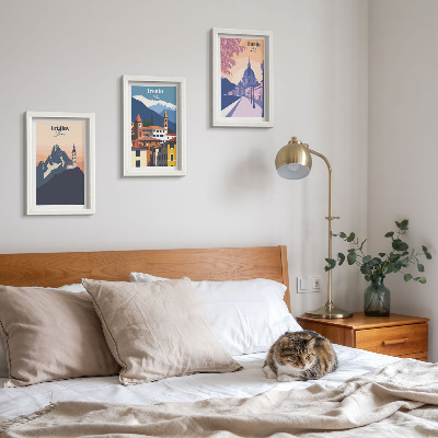 3 paveikslų rinkinys su rėmais Kalnų ir retro architektūros spalvingos iliustracijos