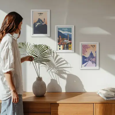 3 paveikslų rinkinys su rėmais spalvingos kalnų ir retro architektūros iliustracijos